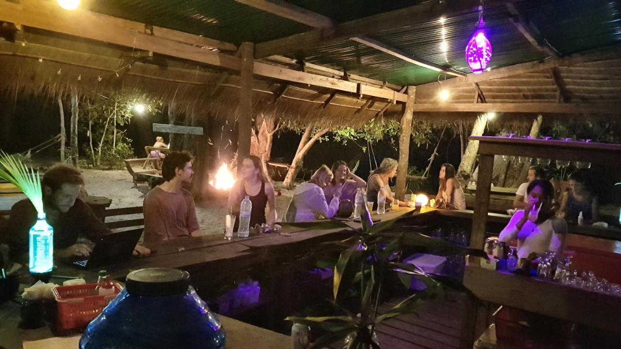 Hotel Crusoe Koh Takiev Island Koh Ta Kiev Exterior foto